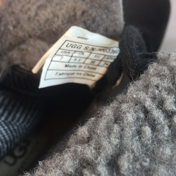 Ugg Zea Booties wedge lace up size 7 fur collar - Picture 7 of 8